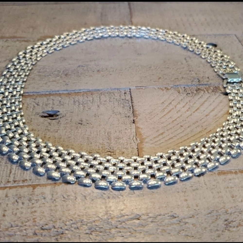 Vintage Avon silver metal necklace